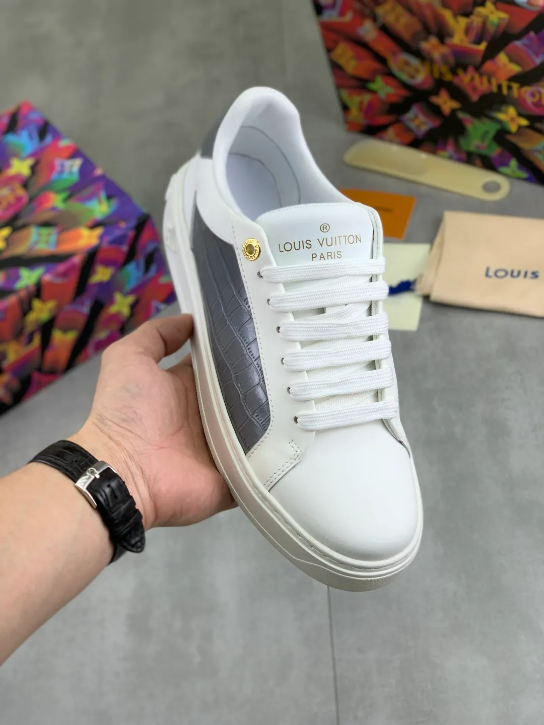 Men's men's shoes P520💰【New style】🆘High quality cowhide【Louis Vuitton】LV official website's latest model🎁casual and fashionable men's shoes👟hot style💥simple and elegant style, exclusive for trendy men. Unique official website's latest brand elements👑original decoration, fashionable and generous, the fabric is made of original denim➕comfortable and breathable mesh lining➕cow leather feet ✅The official website specifies wear-resistant casual outsole, the classic model is taken in real life🎬Color: 5⃣️colors available😍Number of codes: 38-44 Full set of packaging